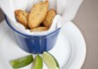 Bolinho de Bacalhau � cl�ssica para petiscar. Veja como preparar