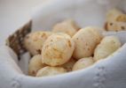 Passo a passo: aprenda a fazer p�o de queijo