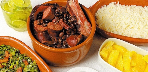 Feijão, carnes, couve, arroz e laranja. A caipirinha arremata a refeição que é a cara do Brasil