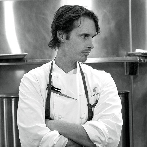 O chef americano Grant Achatz, do restaurante Alinea - onde o cliente paga pelo jantar no ato da reserva - Lara Kastner/Divulgação
