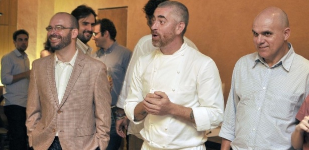 Alex Atala com Gustavo Succi (à direita) e o produtor Chico Ruzene: chefs podem ajudar agricultores de pequena escala a distribuir sua produção a um público maior